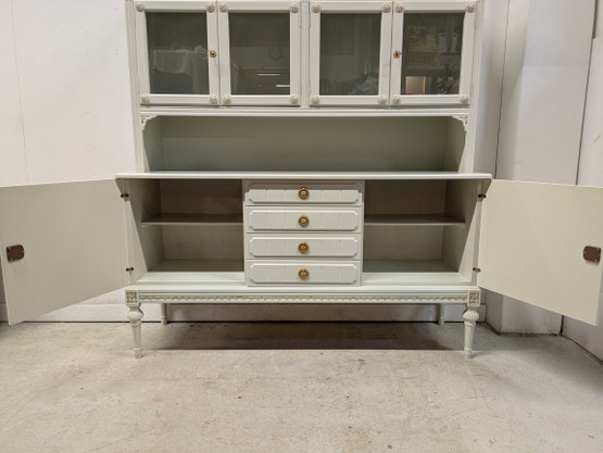 Kustavilainen vitriinikaappi 