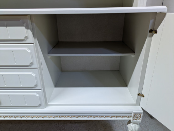 Kustavilainen vitriinikaappi 