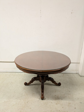 Upea jatkettava ruokapöytä 