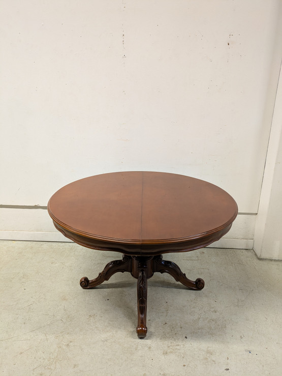 Upea jatkettava ruokapöytä 