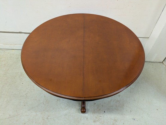 Upea jatkettava ruokapöytä 