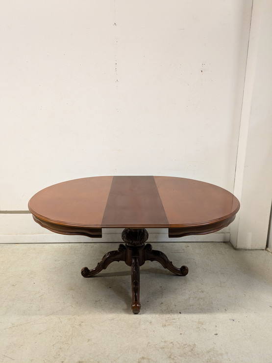 Upea jatkettava ruokapöytä 