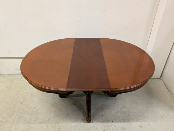 Upea jatkettava ruokapöytä 