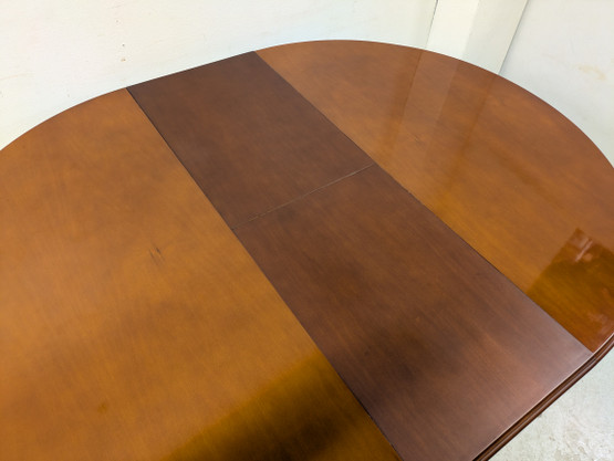 Upea jatkettava ruokapöytä 