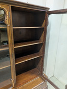 Rokokoo vitriinikaappi 