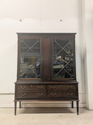 Vanha vitriinikaappi 