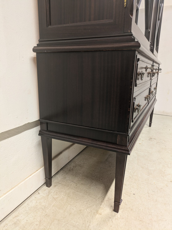 Vanha vitriinikaappi 