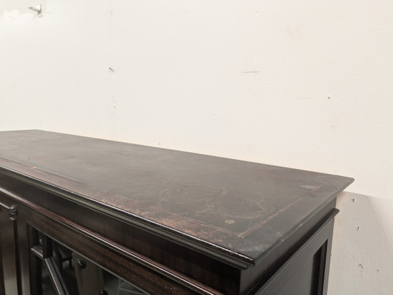 Vanha vitriinikaappi 