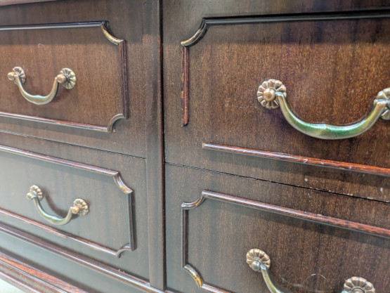 Vanha vitriinikaappi 