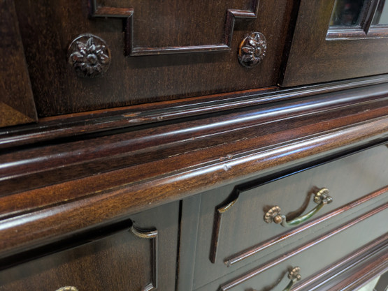 Vanha vitriinikaappi 