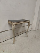 Kaunis konsolipöytä