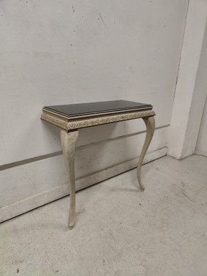 Kaunis konsolipöytä