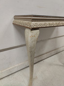 Kaunis konsolipöytä