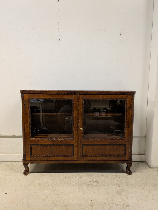 Vanha vitriinikaappi 