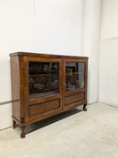 Vanha vitriinikaappi 