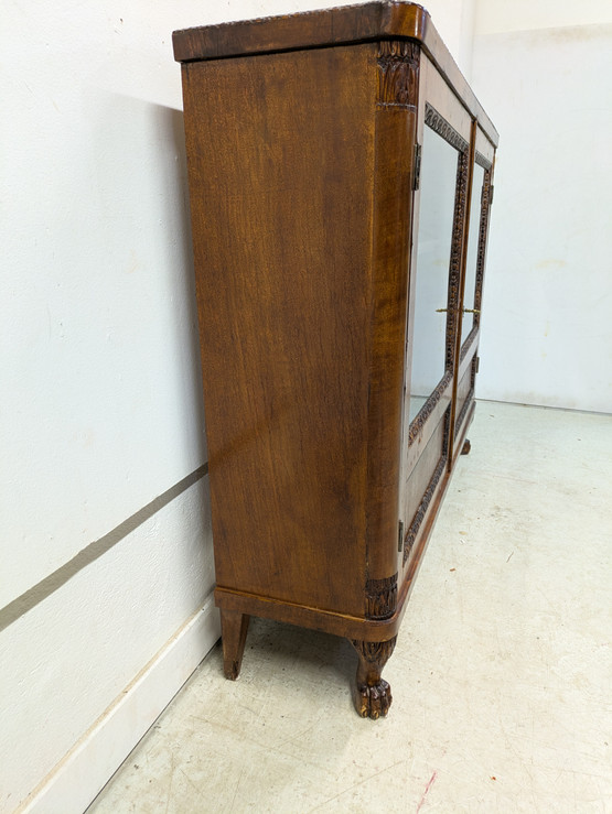 Vanha vitriinikaappi 