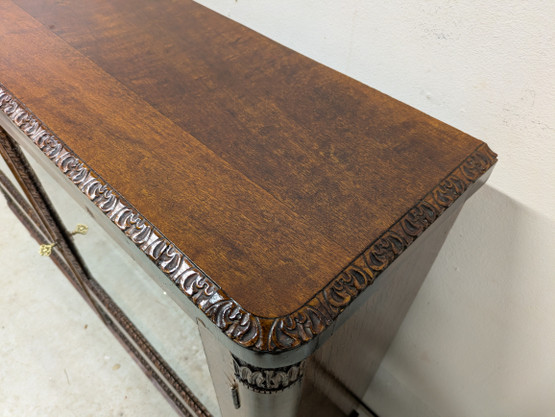 Vanha vitriinikaappi 