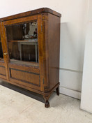 Vanha vitriinikaappi 