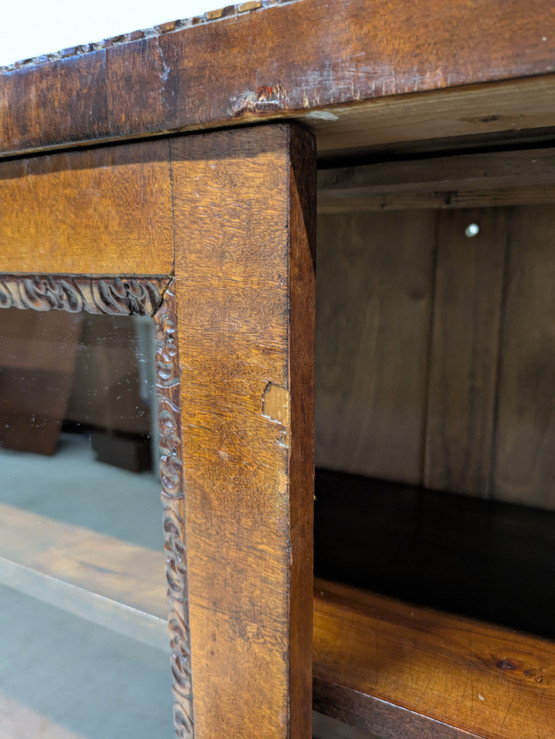 Vanha vitriinikaappi 