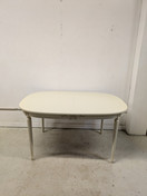 Kustavilainen ruokapöytä 