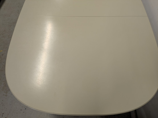 Kustavilainen ruokapöytä 