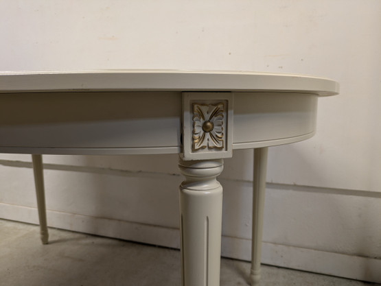 Kustavilainen ruokapöytä 