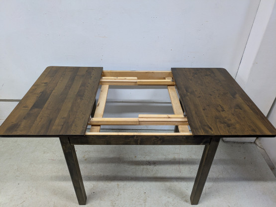 Jatkettava ruokapöytä 40-luku