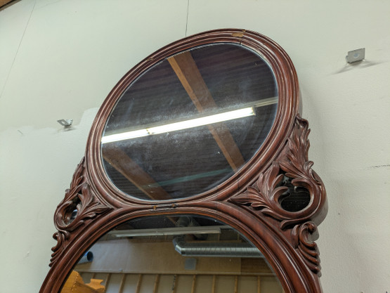 Antiikki trymoo peili