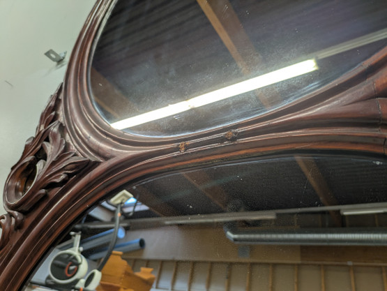 Antiikki trymoo peili