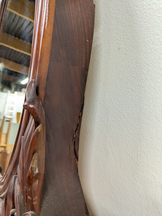 Antiikki trymoo peili