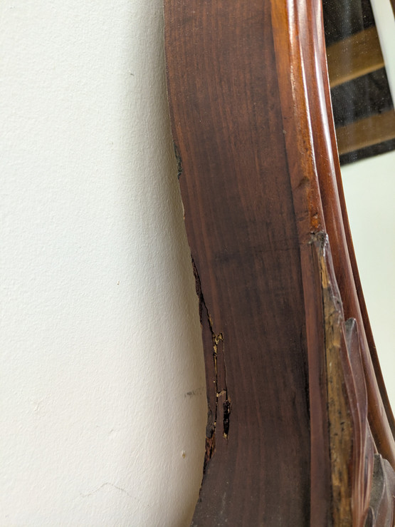 Antiikki trymoo peili