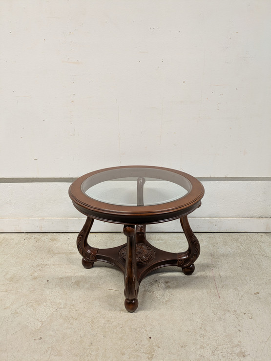 Klassinen pyöreä sohvapöytä 