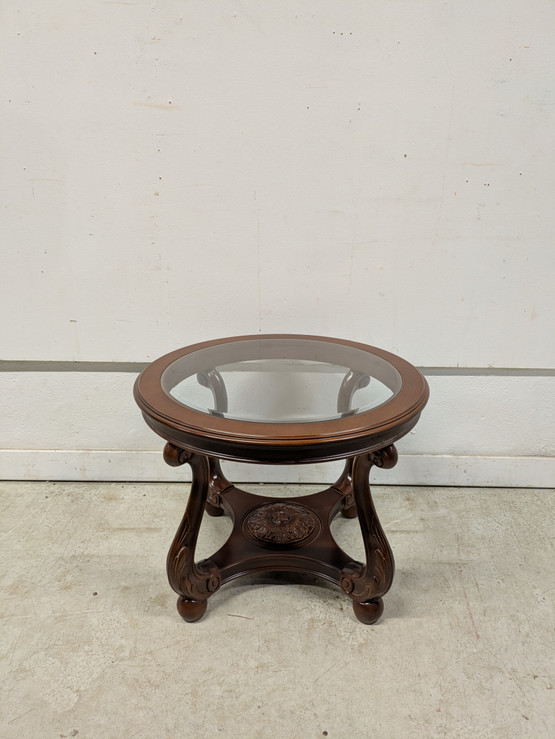 Klassinen pyöreä sohvapöytä 