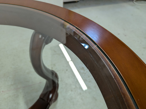 Klassinen pyöreä sohvapöytä 