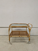 Vintage rottinkinen tarjoiluvaunu