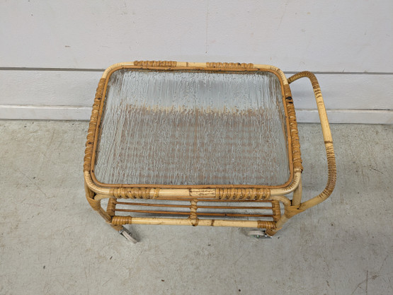 Vintage rottinkinen tarjoiluvaunu