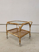 Vintage rottinkinen tarjoiluvaunu