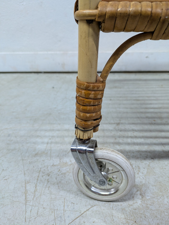 Vintage rottinkinen tarjoiluvaunu