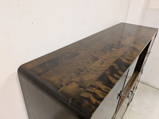 Upea funkkis kaappi / tarjoilukaappi