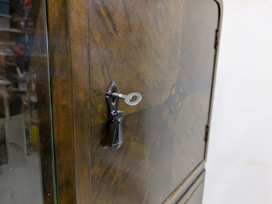 Upea funkkis kaappi / tarjoilukaappi