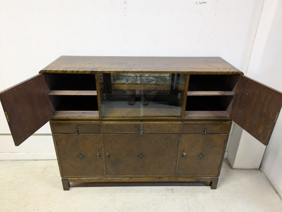 Upea funkkis kaappi / tarjoilukaappi