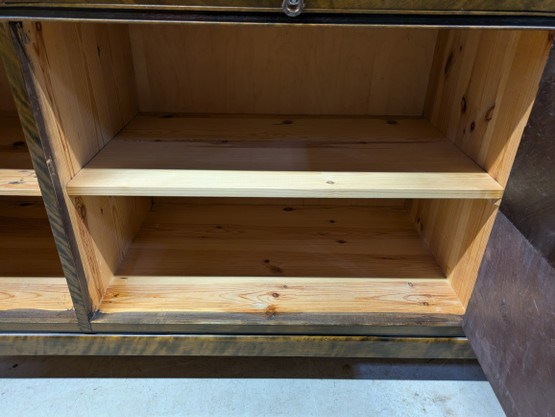 Upea funkkis kaappi / tarjoilukaappi