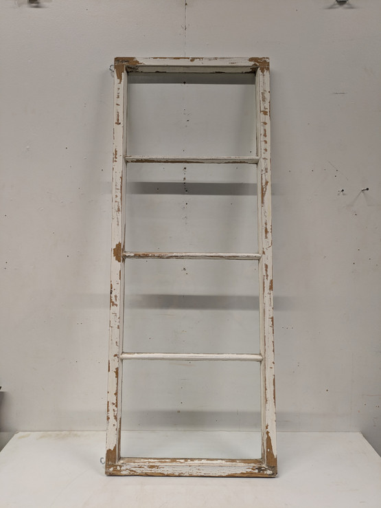 Vanha sisustusikkuna 