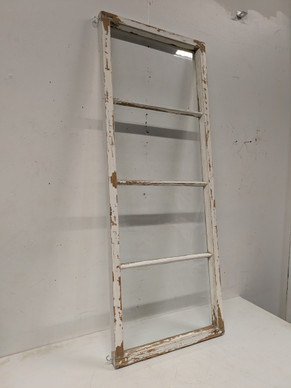 Vanha sisustusikkuna 