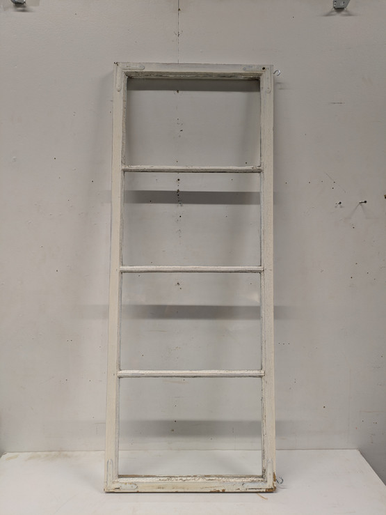 Vanha sisustusikkuna 