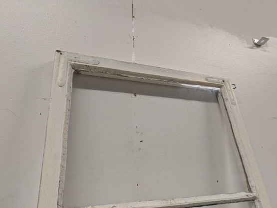 Vanha sisustusikkuna 