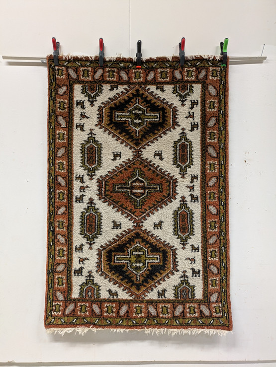 Käsinsolmittu matto 