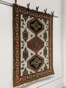 Käsinsolmittu matto 