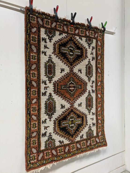 Käsinsolmittu matto 