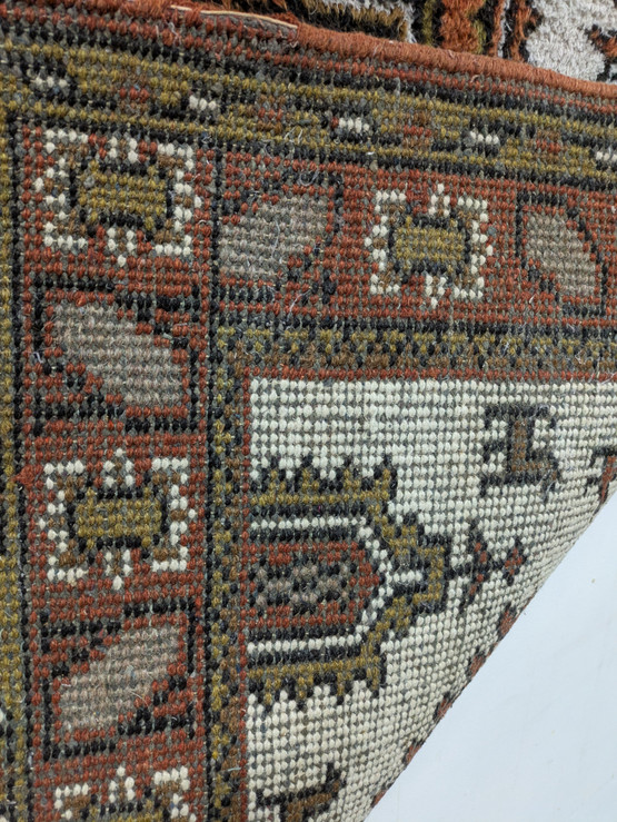 Käsinsolmittu matto 